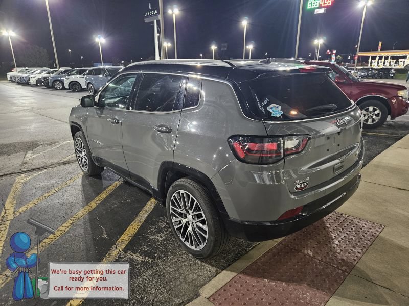 Used 2022 Jeep Compass Limited w/ Elite Group AWD/4WD image 3