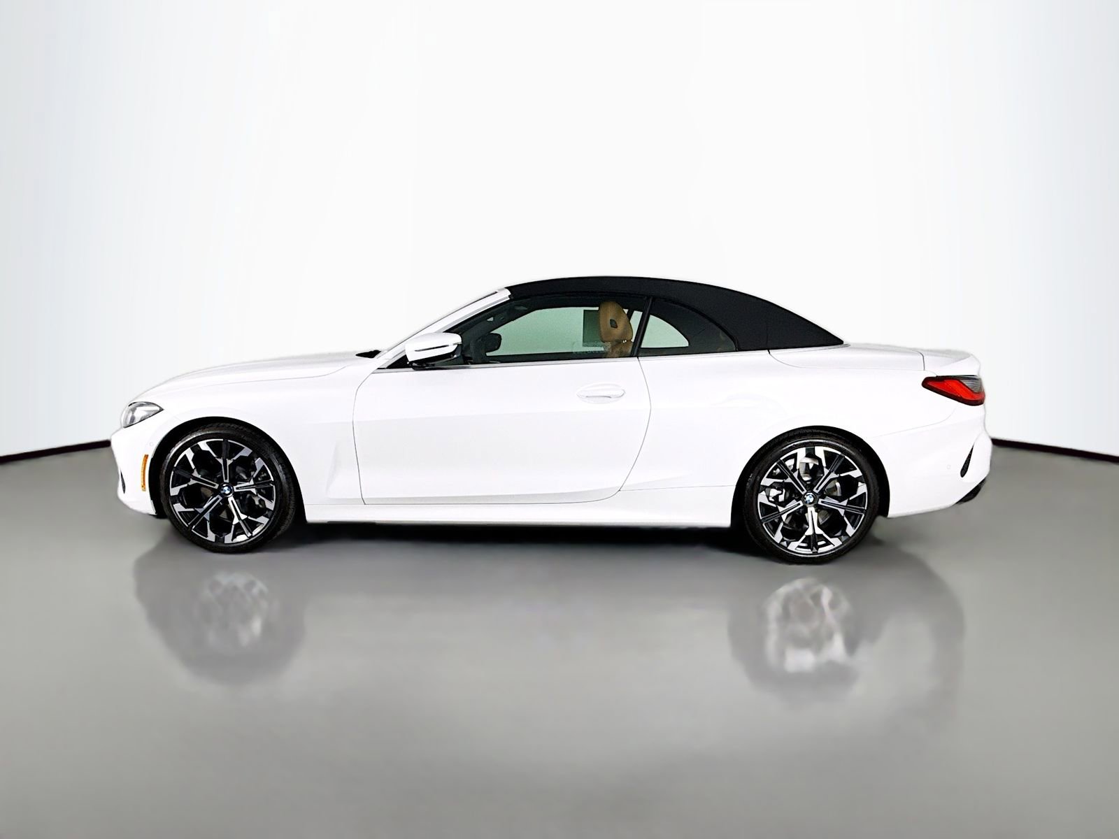 Used 2025 BMW 430i Convertible w/ Convenience Package image 4