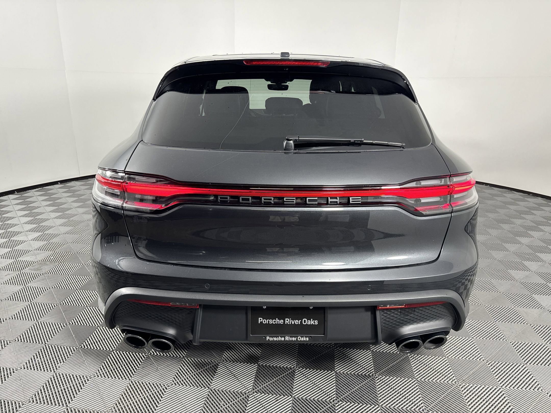 Certified 2025 Porsche Macan image 10