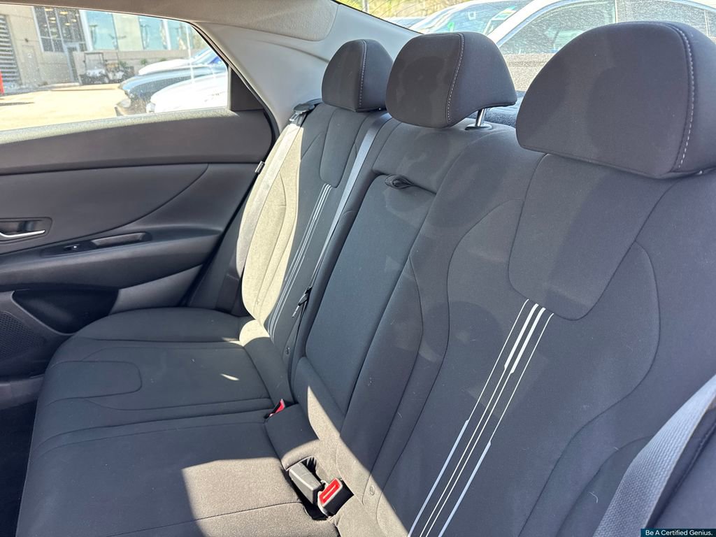 Certified 2025 Hyundai Elantra SEL FWD image 31