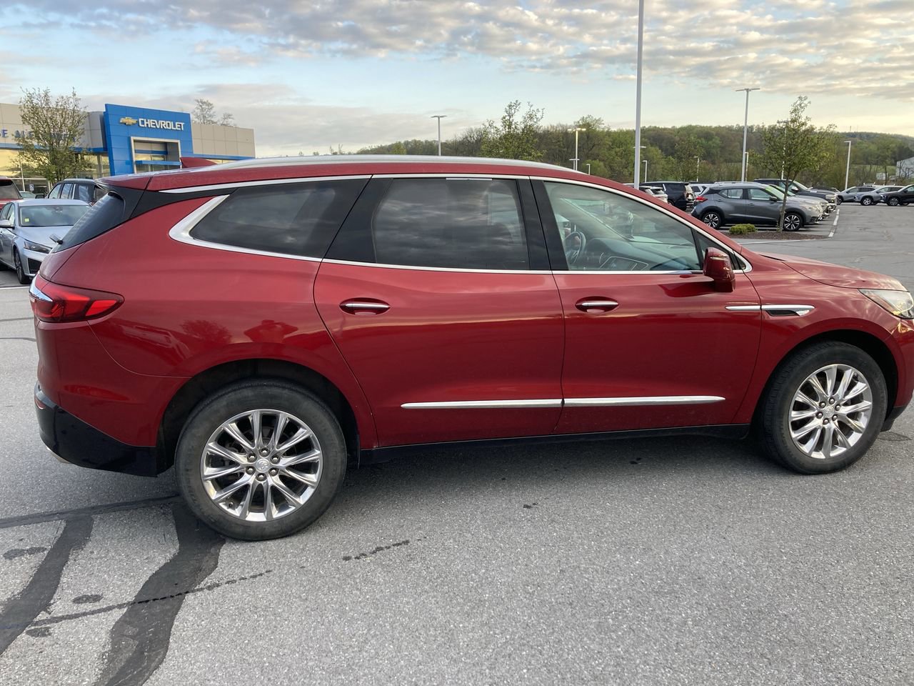 Used 2020 Buick Enclave Essence w/ Sound and Sites Package AWD/4WD image 8