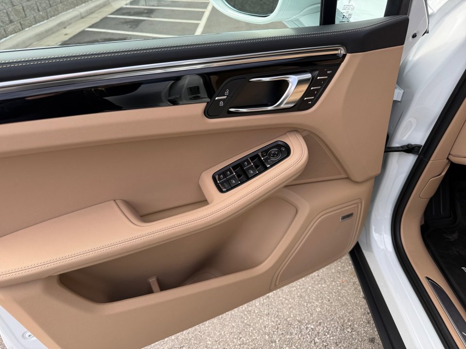 New 2026 Porsche Macan Turbo image 21