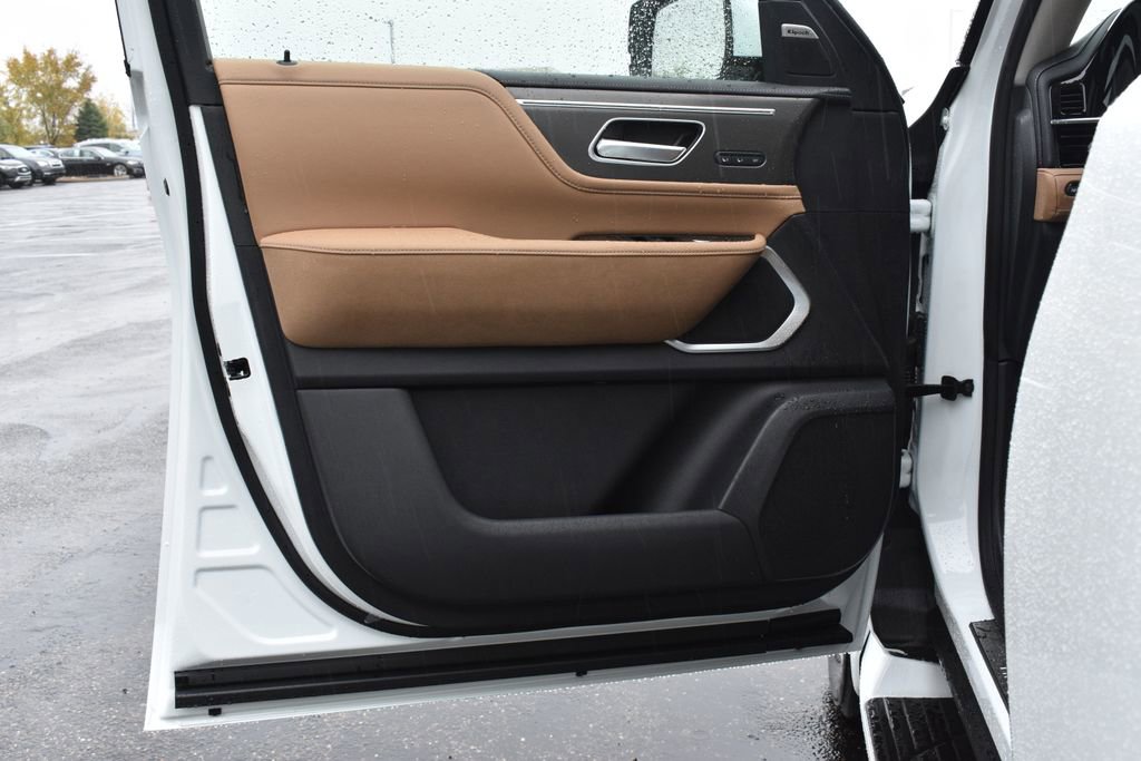Used 2026 INFINITI QX80 Luxe w/ Cargo Package AWD/4WD image 9