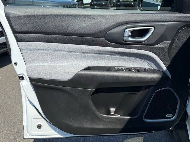 Used 2023 Jeep Compass Latitude w/ Sun and Sound Group image 25