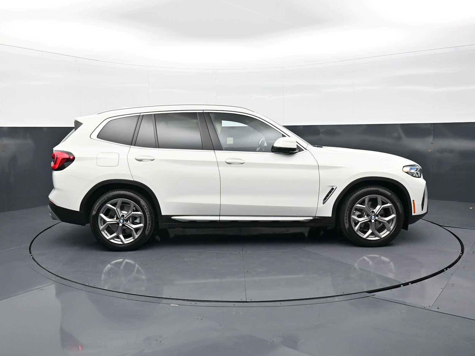 Certified 2023 BMW X3 sDrive30i w/ Convenience Package w/ZPA RWD image 4