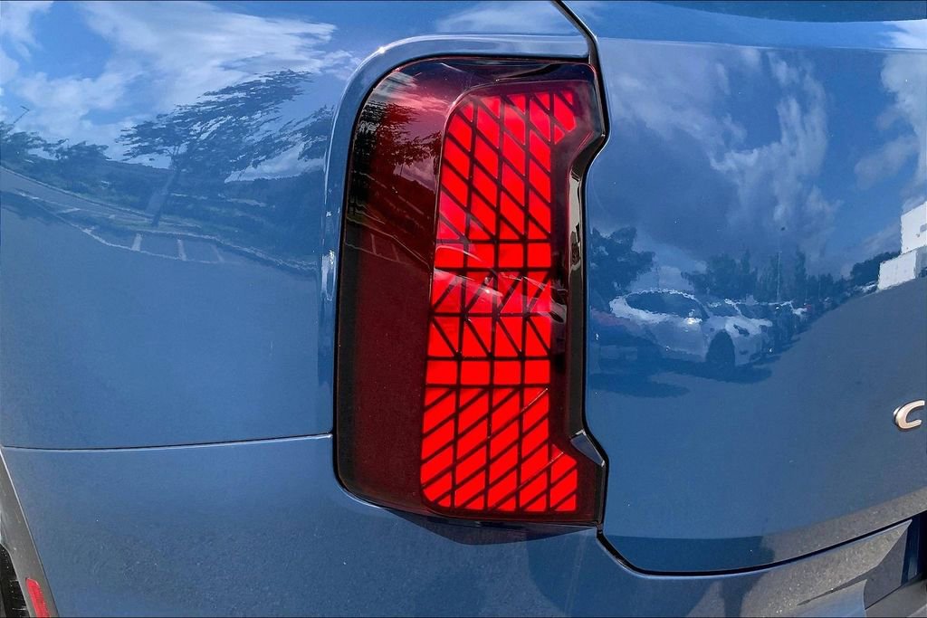 Certified 2025 MINI Cooper Countryman S w/ Comfort Package Max image 31