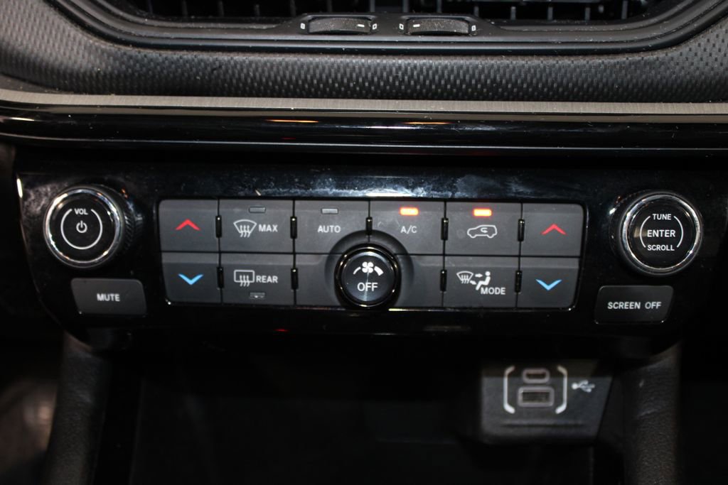 Used 2025 Jeep Compass Trailhawk w/ Trailer Tow Group image 32