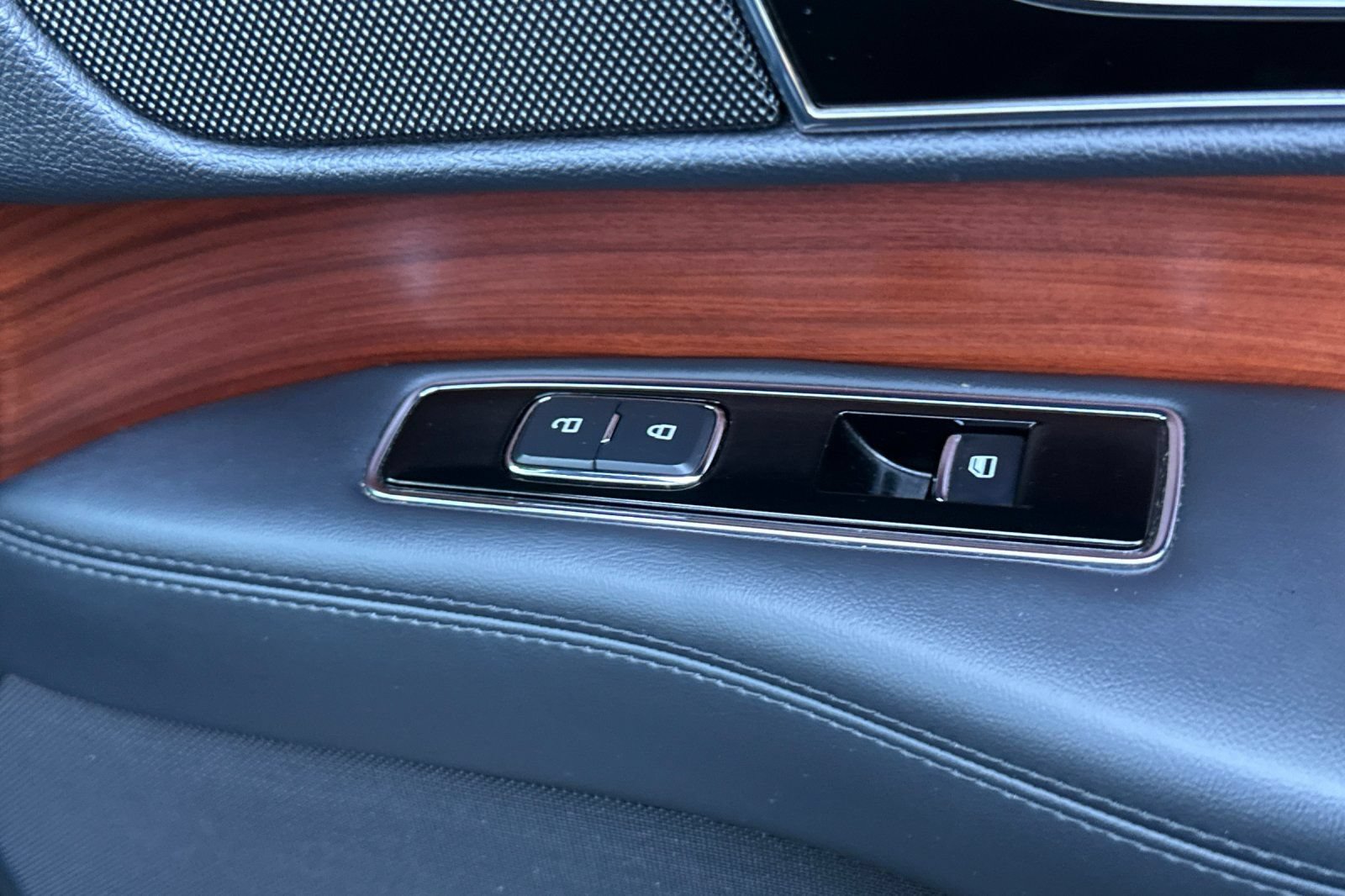 Used 2024 Lincoln Navigator Premiere AWD/4WD image 22