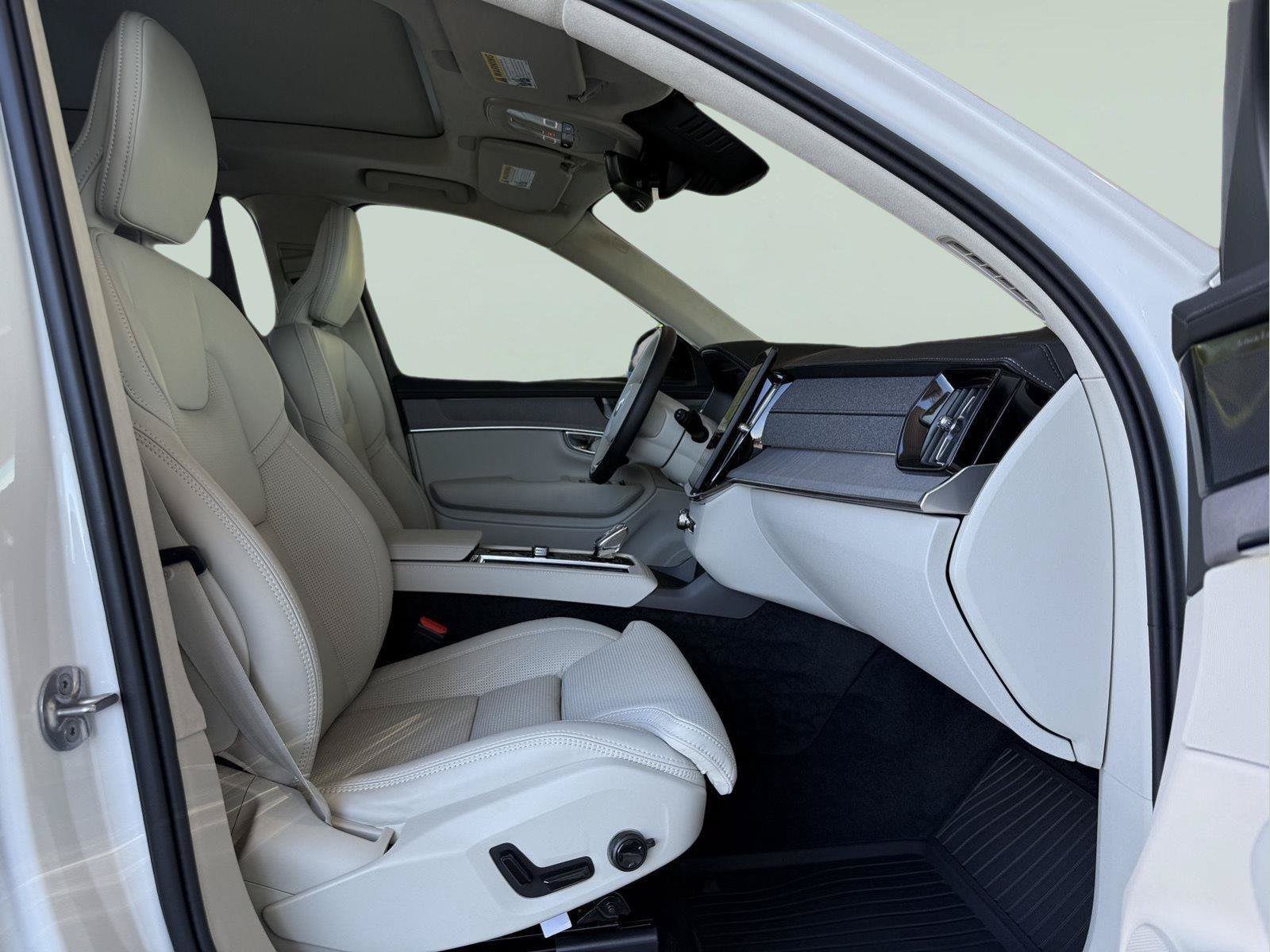 Used 2026 Volvo XC90 B6 Ultra w/ Lounge Package AWD/4WD image 25