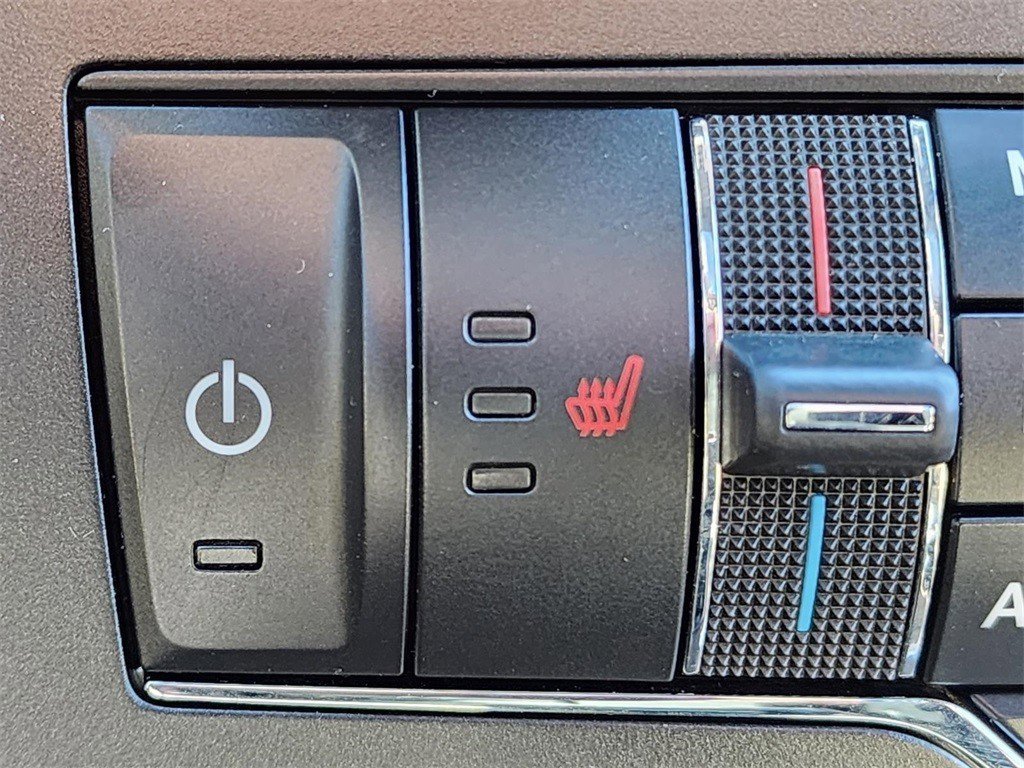 Used 2017 Ford Explorer XLT w/ Equipment Group 202A image 8