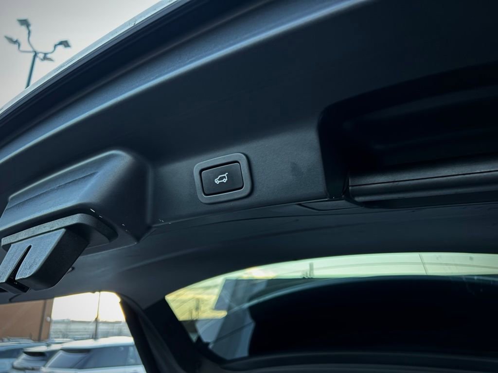 Used 2020 Jaguar F-PACE Prestige image 23