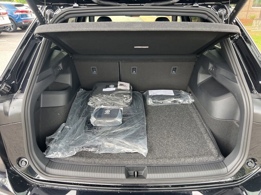 New 2026 Volkswagen Tiguan SEL R-Line AWD/4WD image 13