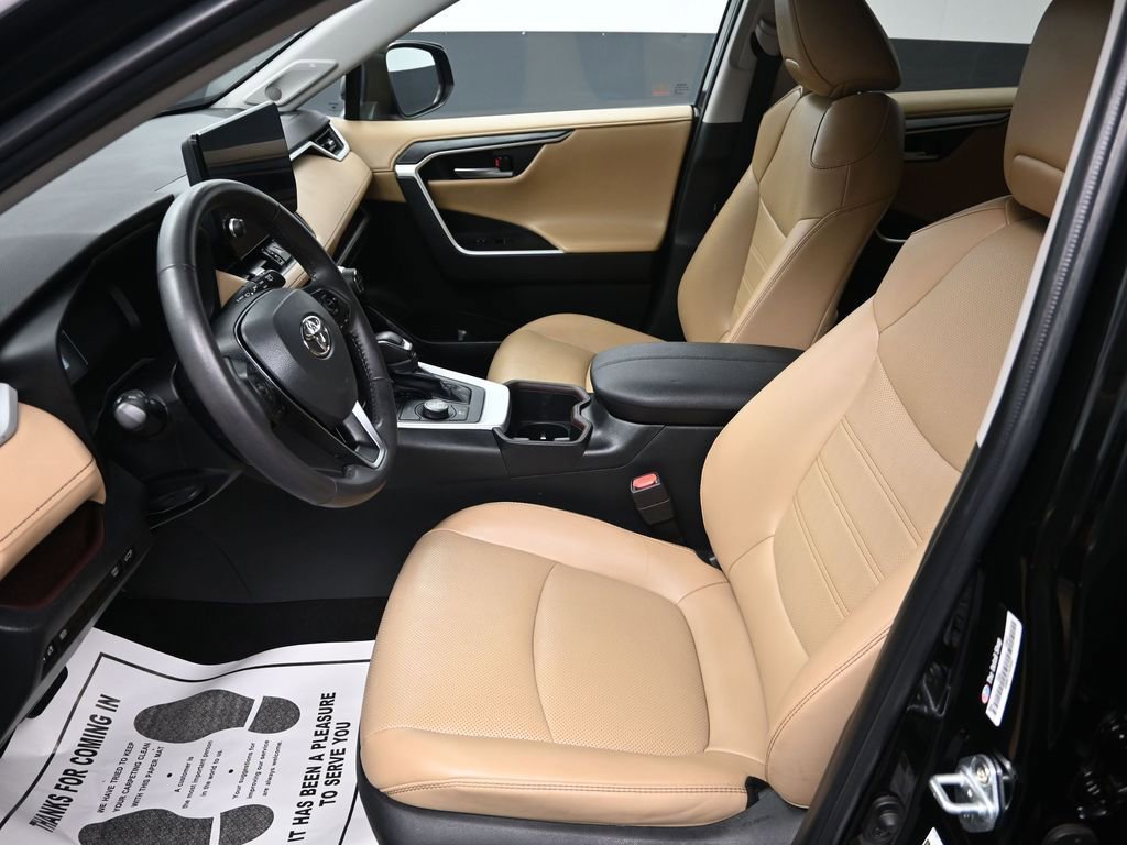 Used 2023 Toyota RAV4 Limited image 14
