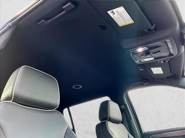 Used 2023 Chevrolet Suburban Premier AWD/4WD image 17