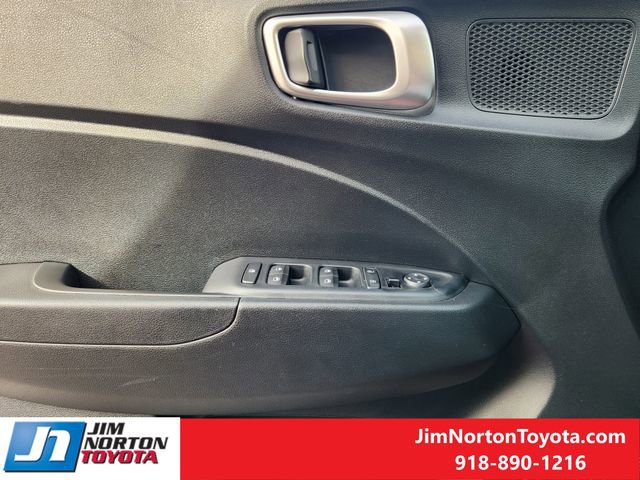 Used 2025 Hyundai Venue SEL image 23