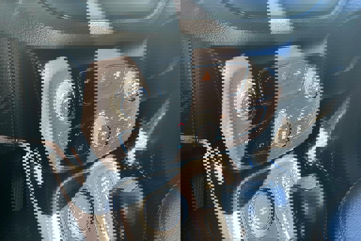 Used 2019 Jeep Compass Latitude w/ Cold Weather Group image 38