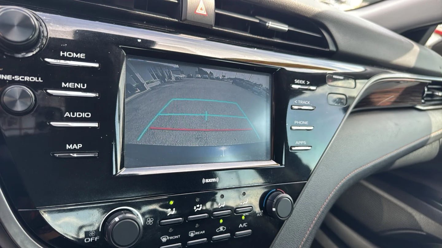 Used 2020 Toyota Camry LE FWD image 17