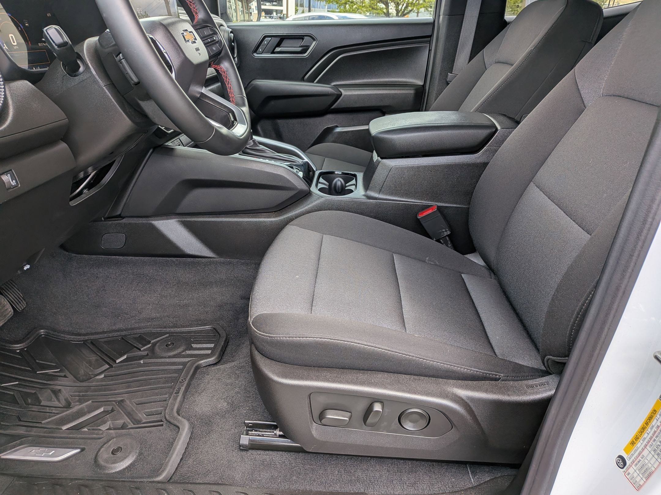 Used 2025 Chevrolet Colorado W/T w/ WT Convenience Package II image 17