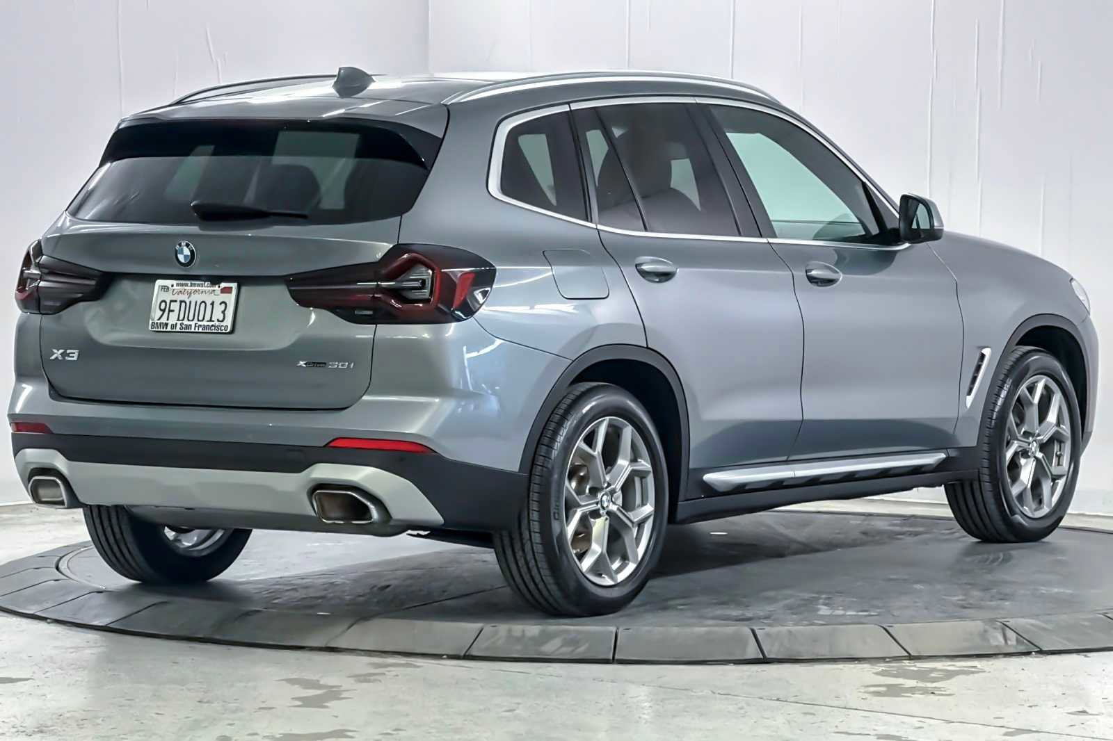 Used 2023 BMW X3 xDrive30i w/ Premium Package image 2