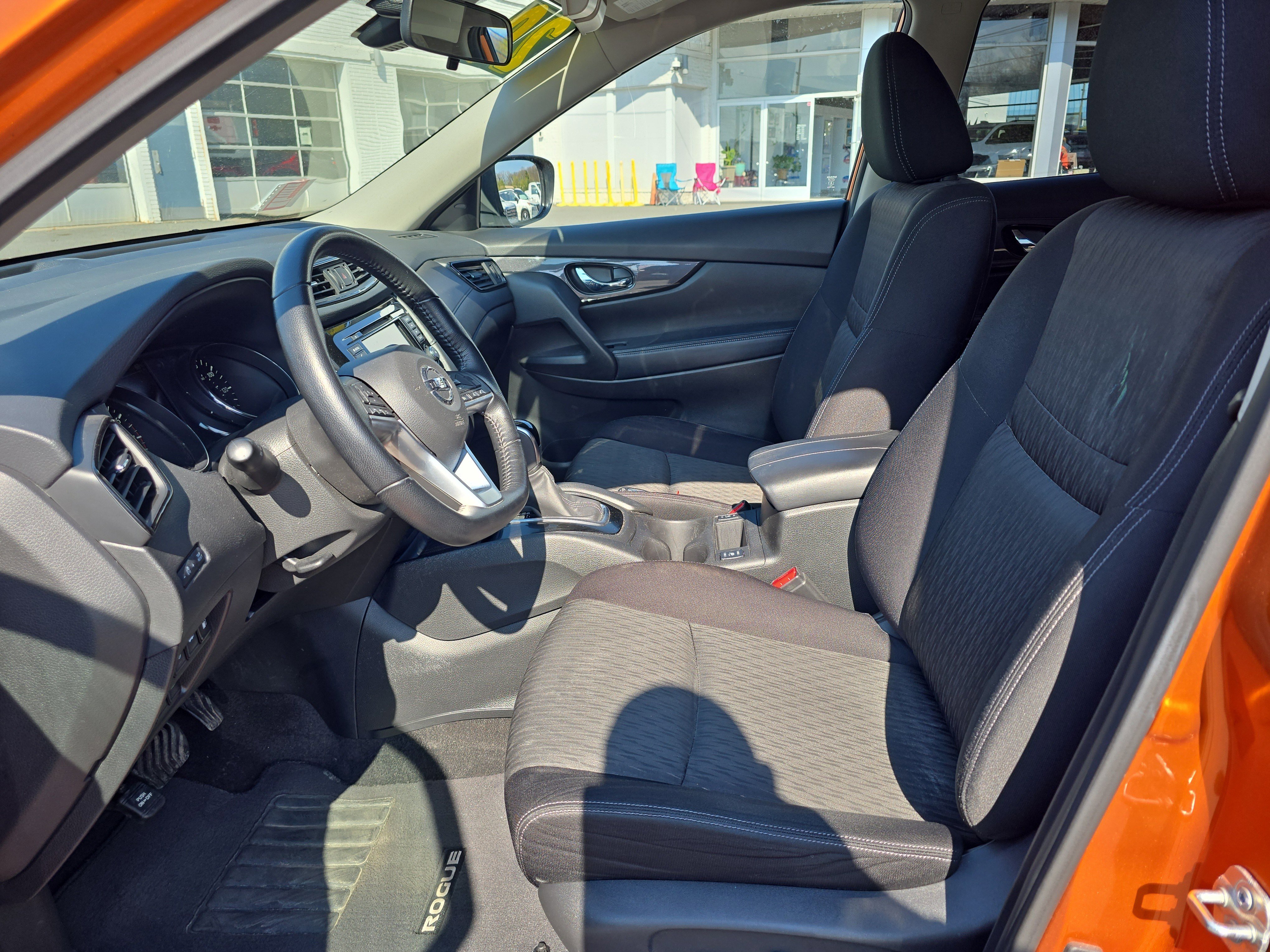 Used 2020 Nissan Rogue SV AWD/4WD image 13