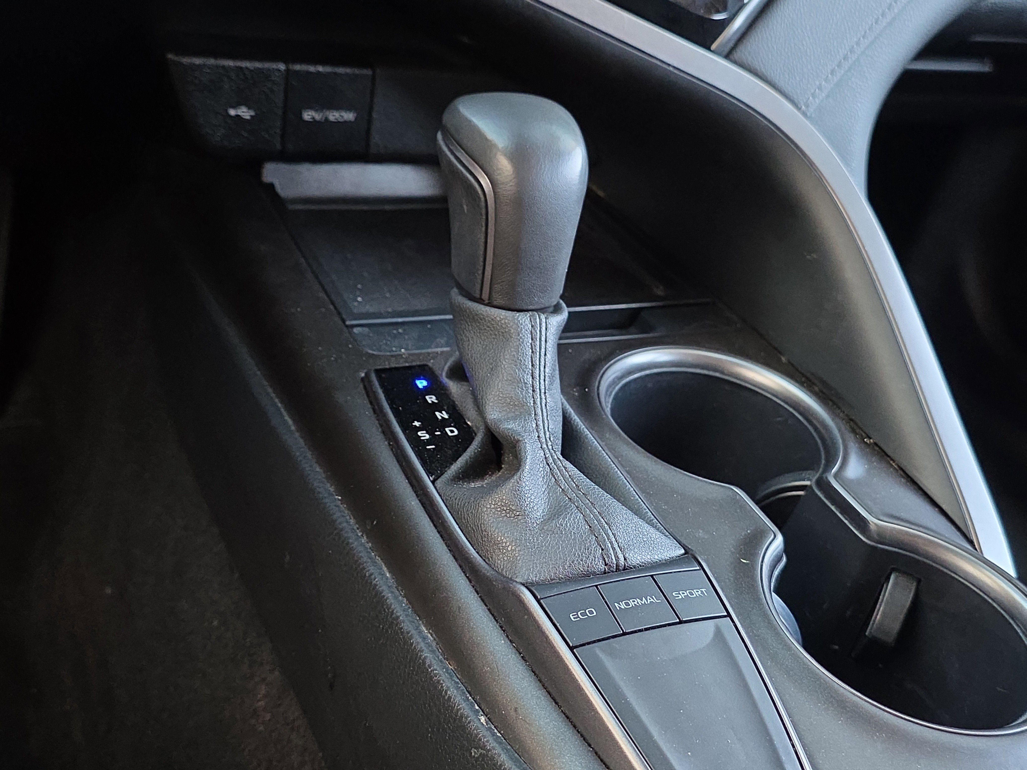 Used 2024 Toyota Camry SE w/ Convenience Package image 20