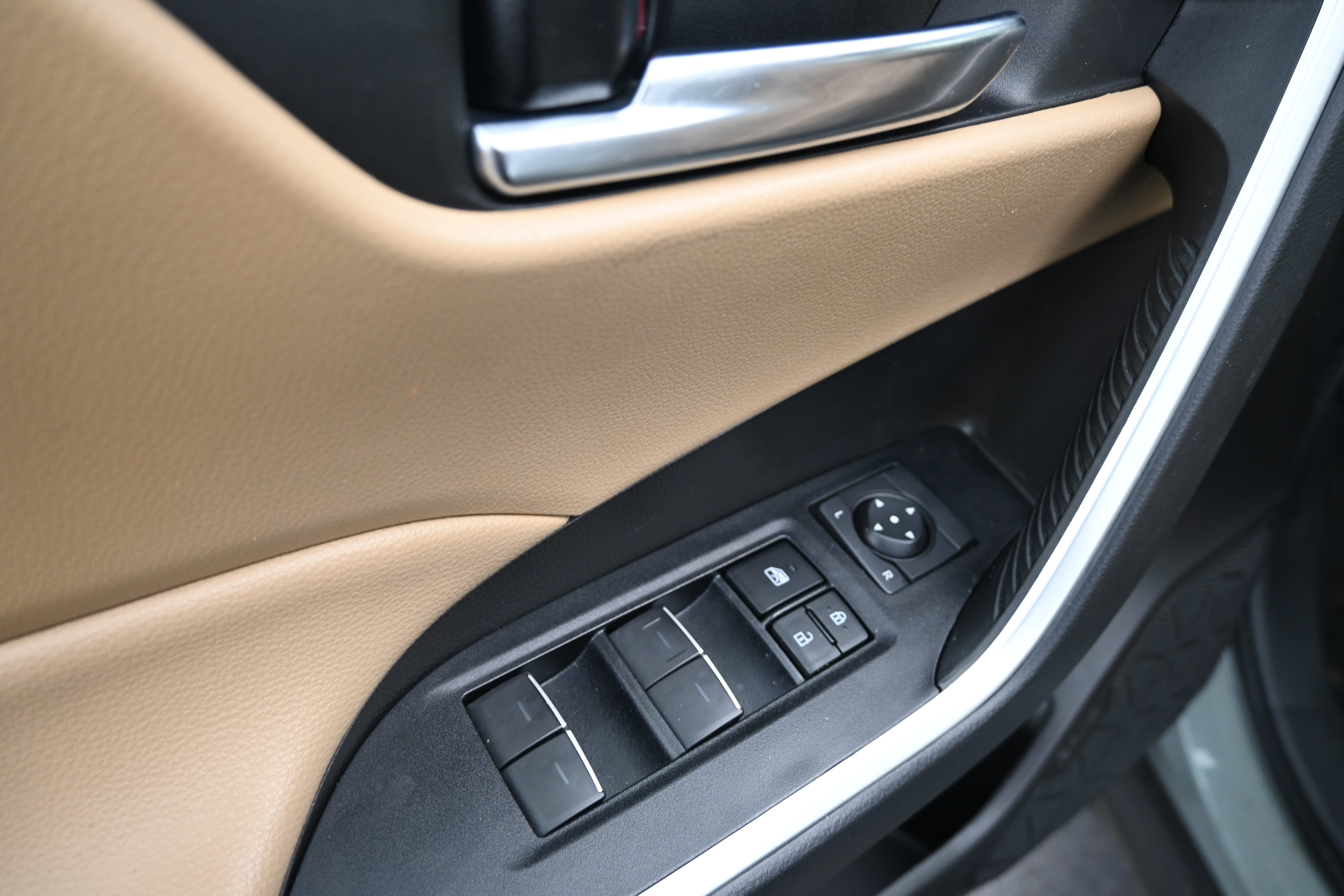 Used 2022 Toyota RAV4 XLE image 16