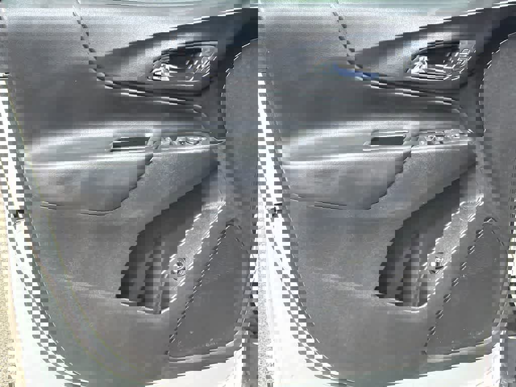 Used 2020 Chevrolet Equinox LT image 11