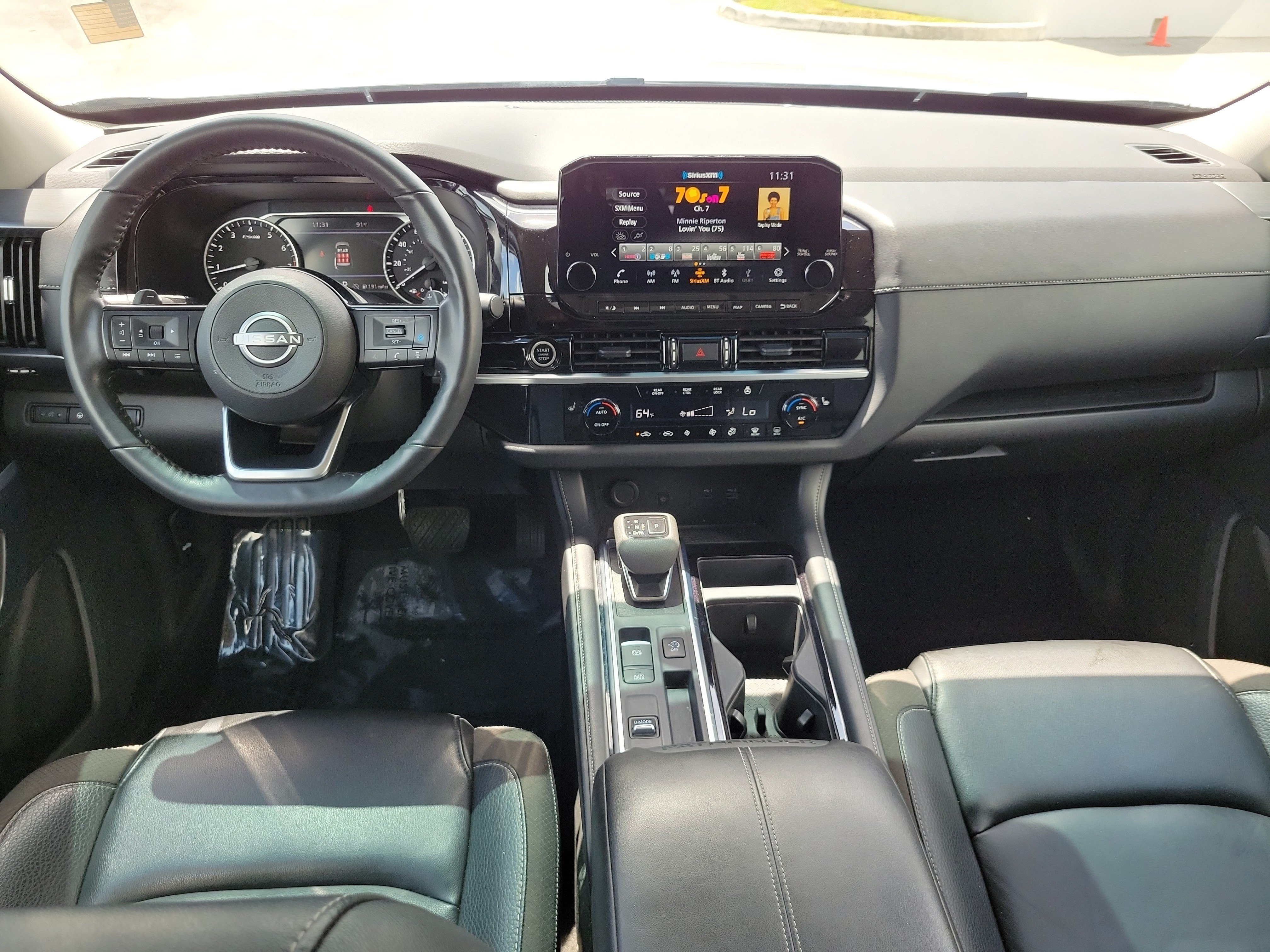 Used 2024 Nissan Pathfinder SL w/ Black Appearance Package FWD image 17