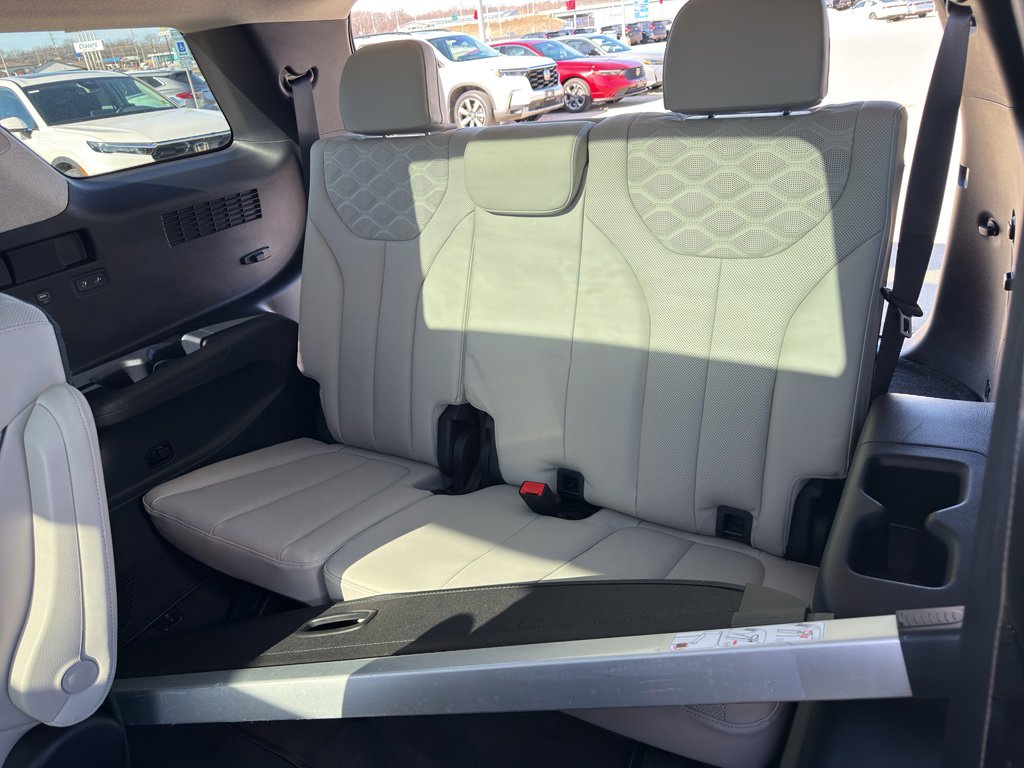 Used 2022 Hyundai Palisade Limited w/ Cargo Package image 17