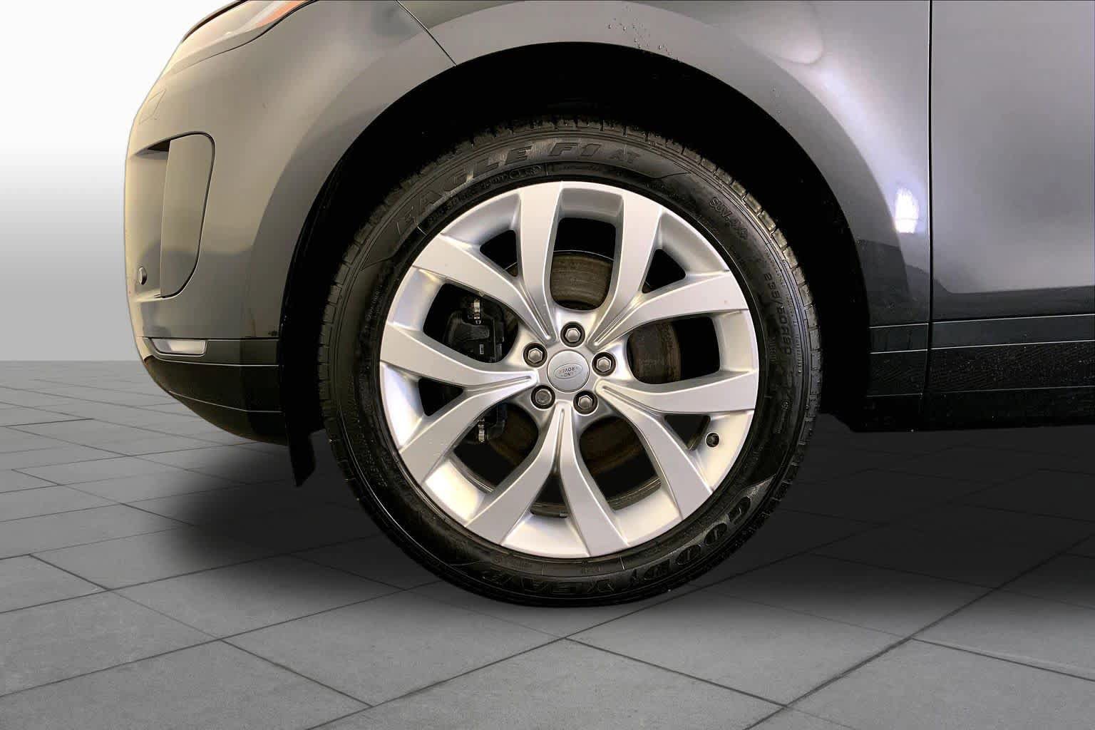 Used 2023 Land Rover Range Rover Evoque SE AWD/4WD image 11