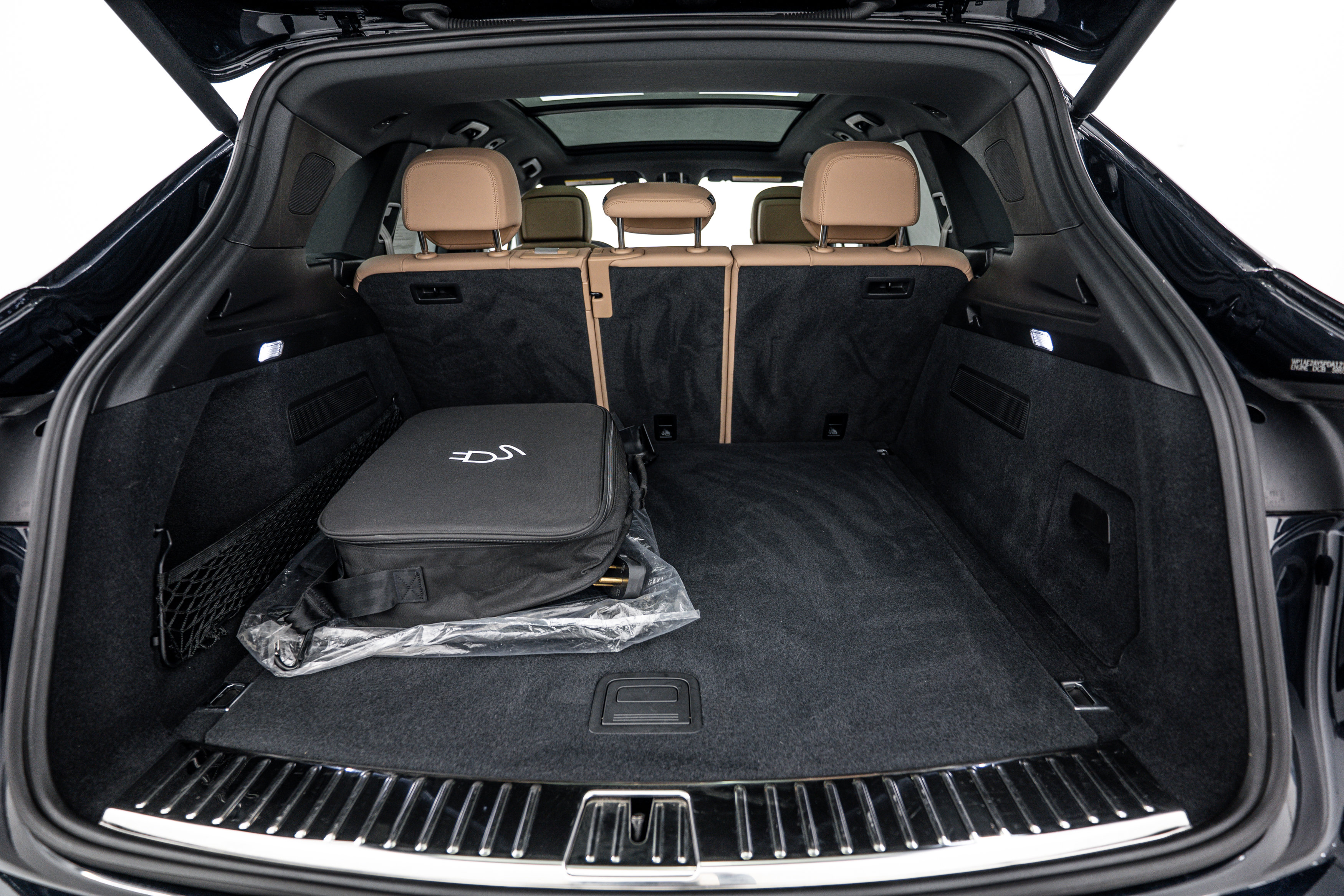 Certified 2023 Porsche Cayenne Platinum Edition image 26