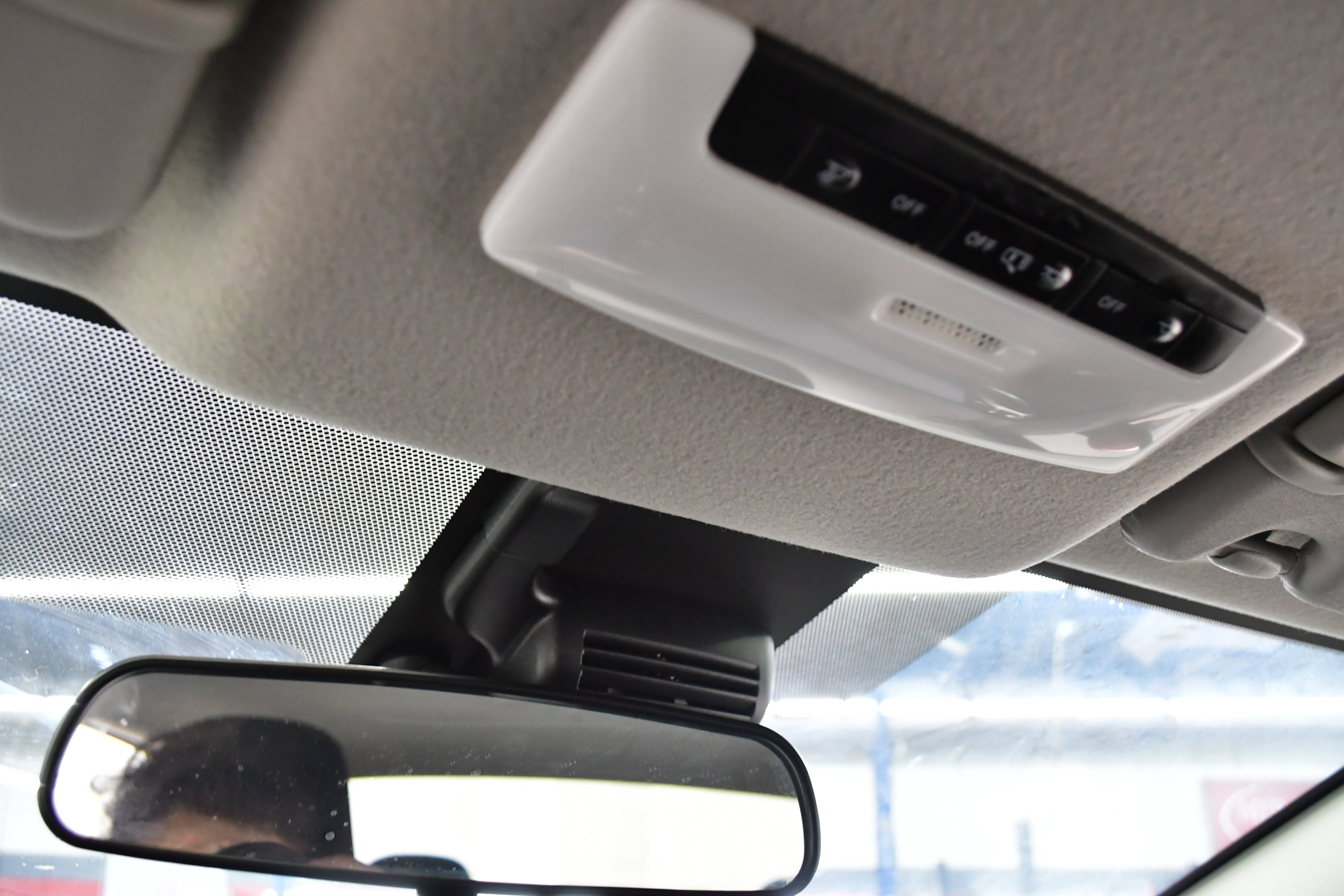 Used 2025 Nissan Versa SV image 28