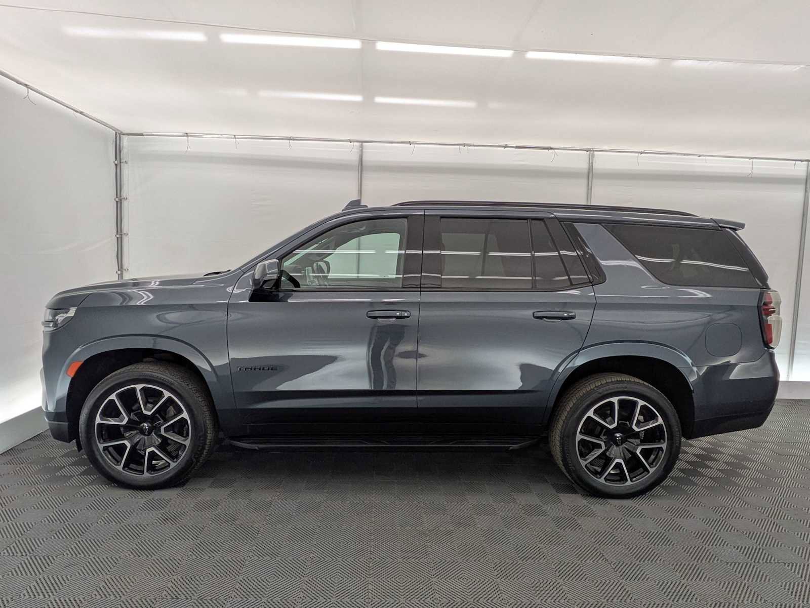 Used 2021 Chevrolet Tahoe RST w/ Luxury Package image 3