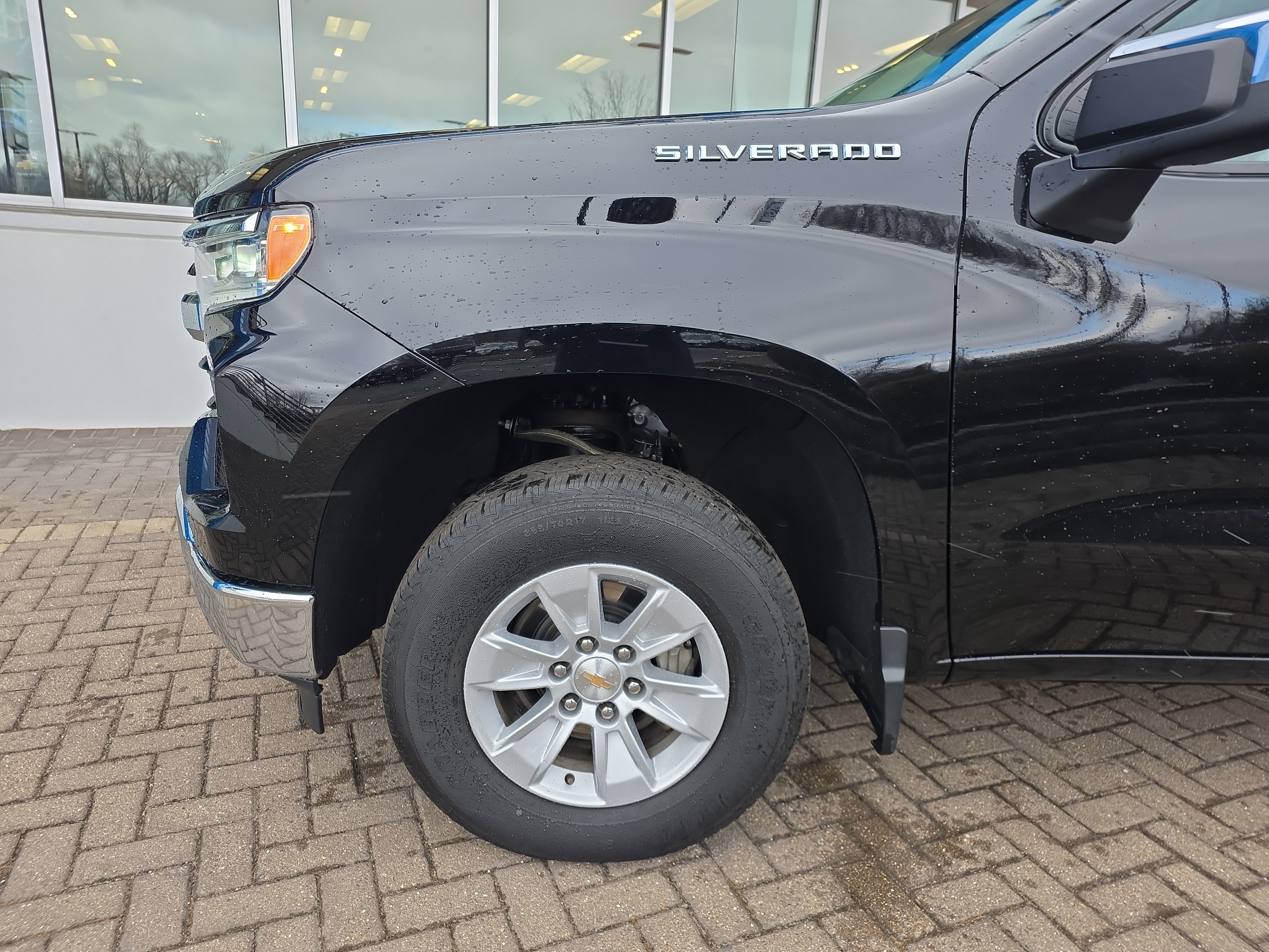 Used 2025 Chevrolet Silverado 1500 LT image 10