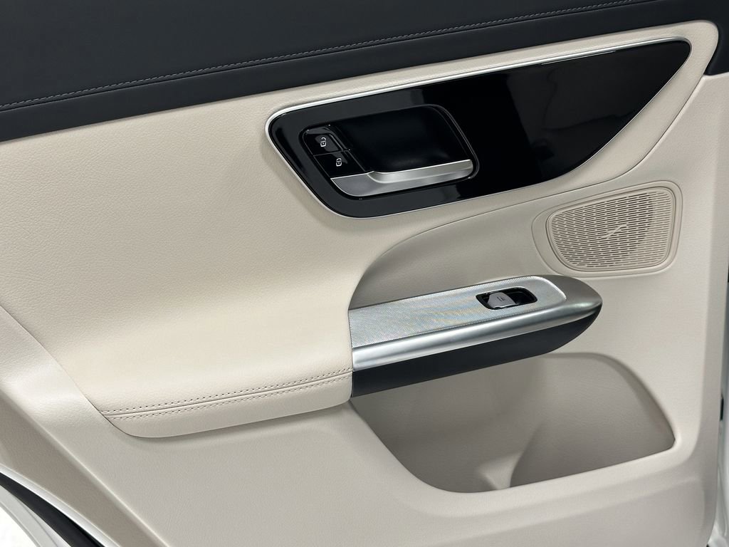 Certified 2025 Mercedes-Benz GLC 300 image 24