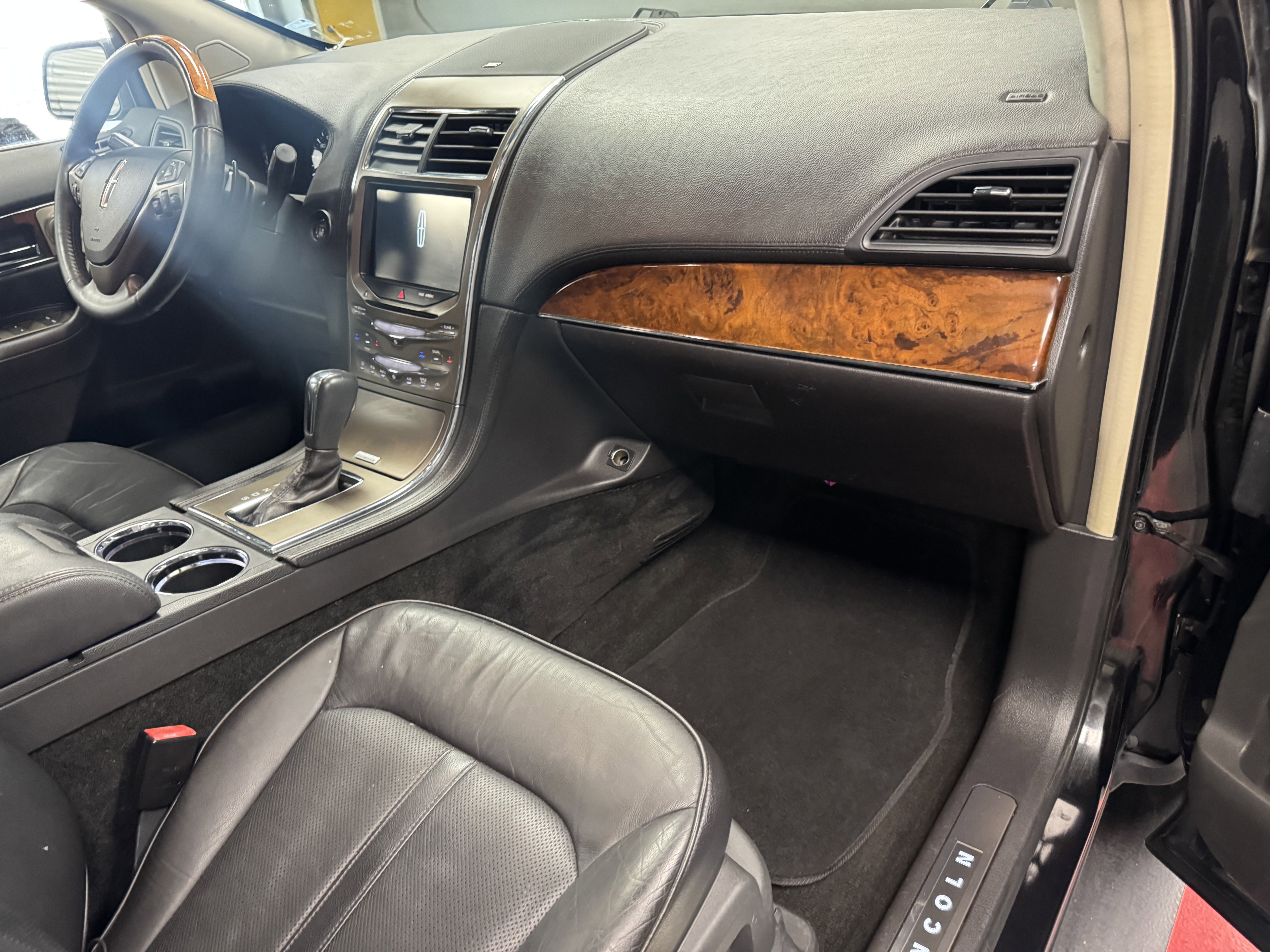 Used 2015 Lincoln MKX FWD 4dr w/ Equipment Group 102A image 14