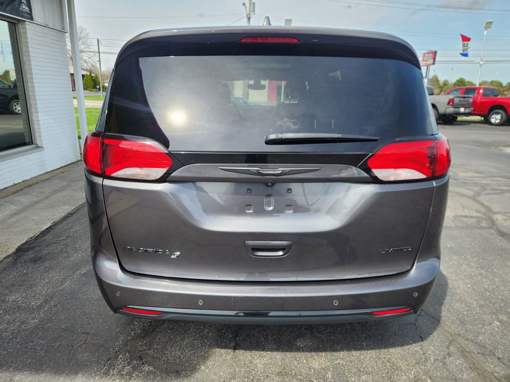 Used 2018 Chrysler Pacifica Limited w/ S Appearance Package image 4