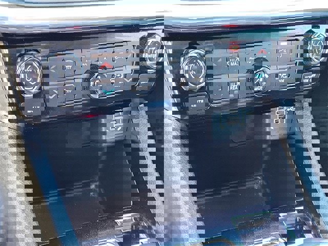 Used 2022 Jeep Compass Limited w/ Sun and Sound Group image 17