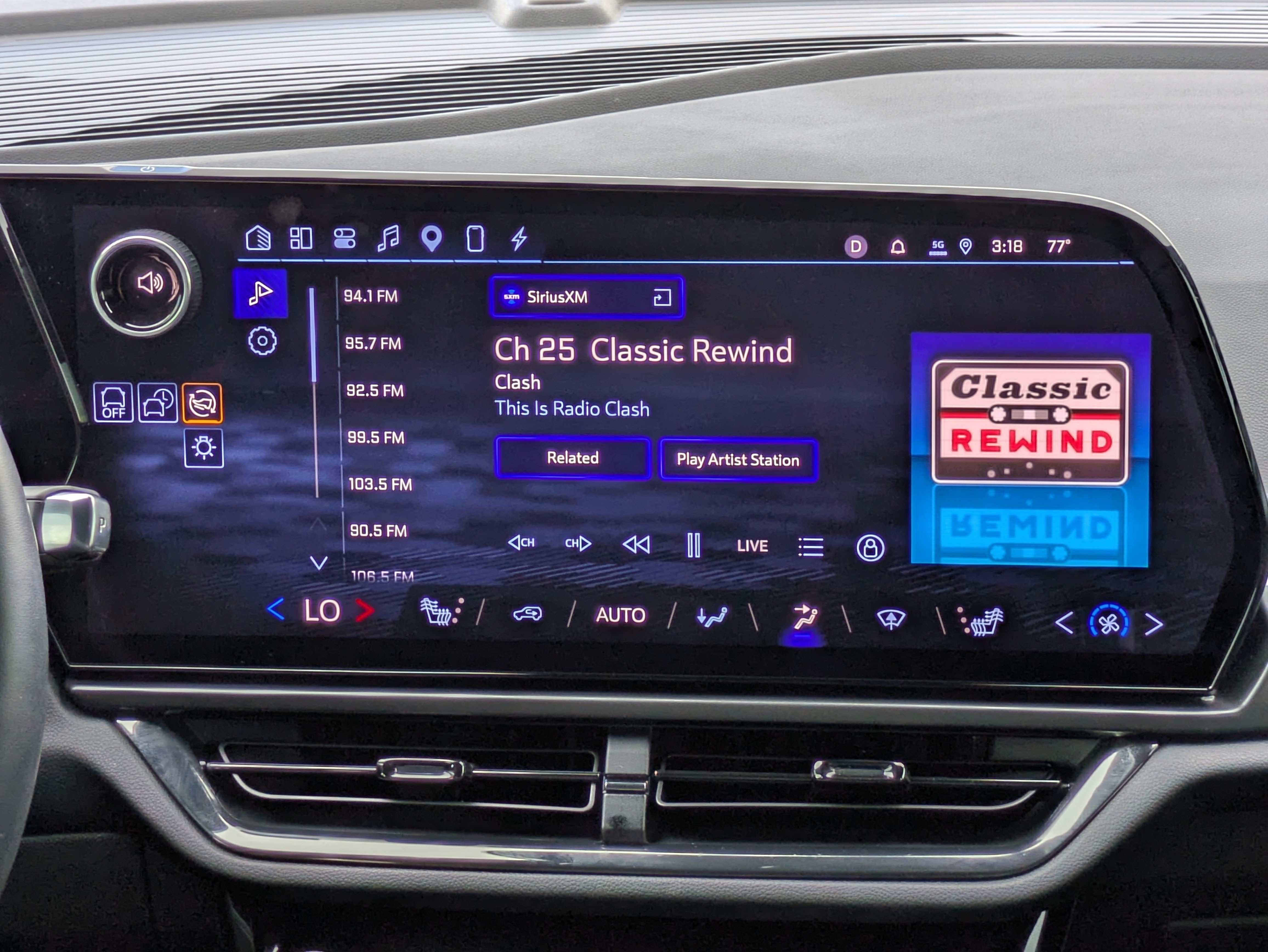 Used 2024 Chevrolet Equinox EV RS FWD image 18
