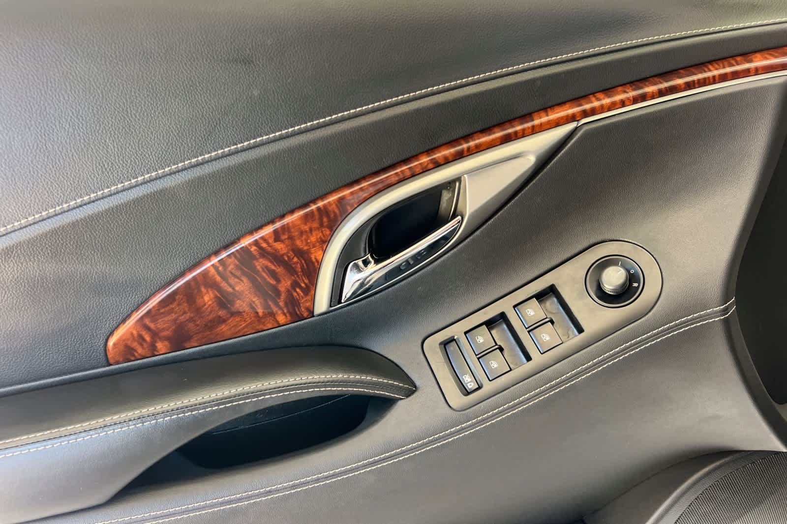 Used 2013 Buick LaCrosse Leather FWD image 12