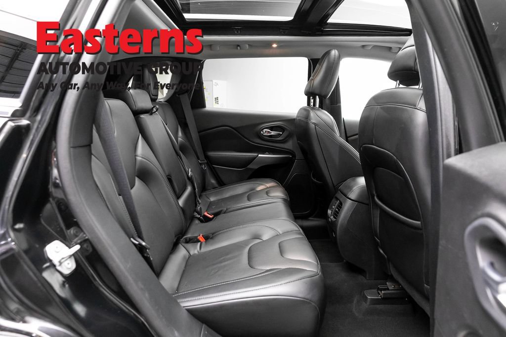 Used 2021 Jeep Cherokee Limited w/ Mopar Interior Package AWD/4WD image 25