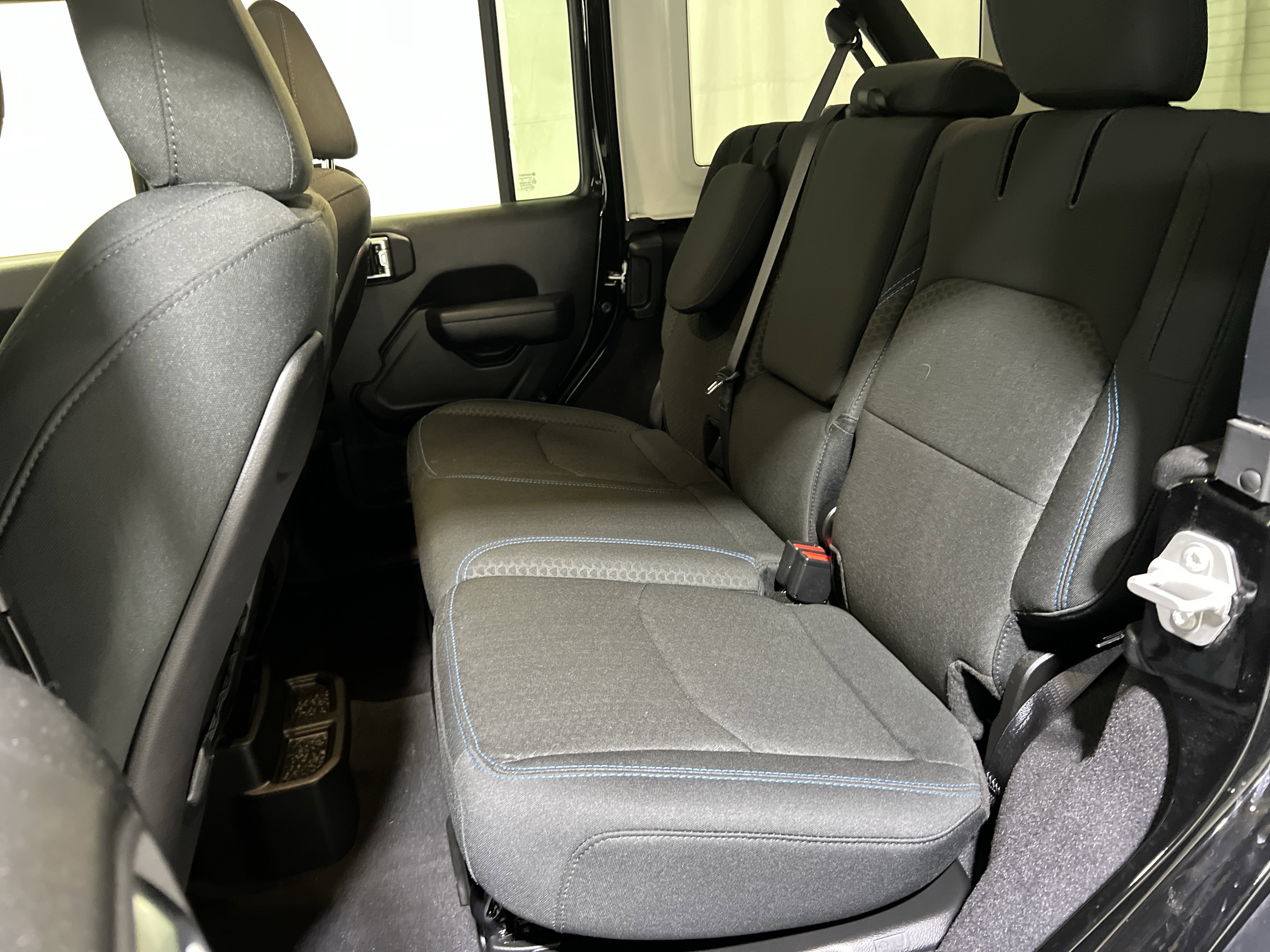 Used 2025 Jeep Wrangler Unlimited Rubicon 4xe w/ Convenience Group image 16