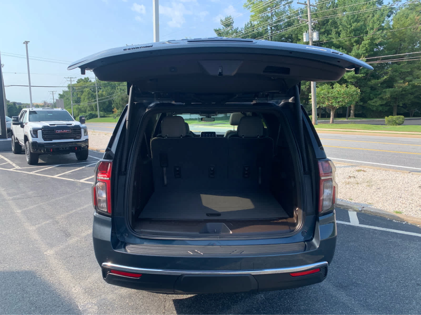 Used 2021 Chevrolet Suburban LT AWD/4WD image 5