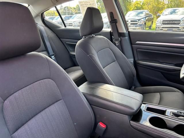 Used 2023 Nissan Altima 2.5 SV FWD image 32
