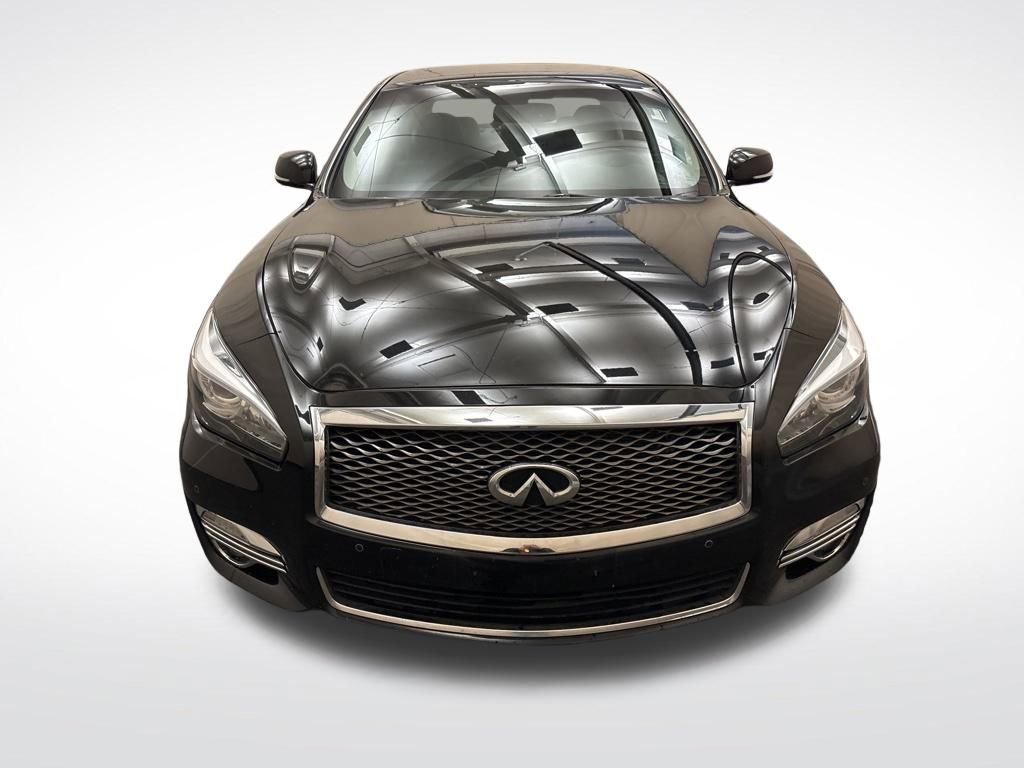 Used 2019 INFINITI Q70 Luxe image 2