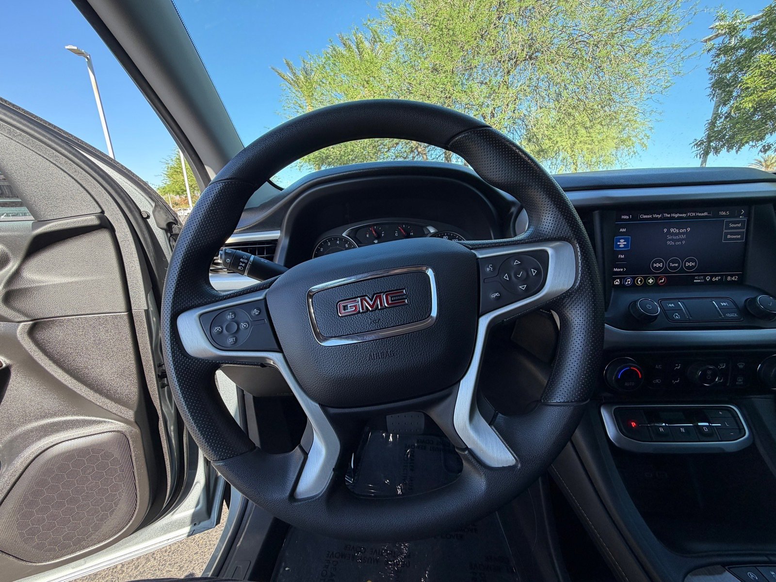 Used 2023 GMC Acadia SLE w/ Driver Convenience Package FWD image 20