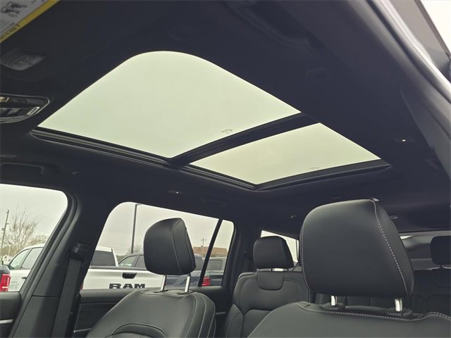 New 2025 Jeep Grand Cherokee L Limited image 10