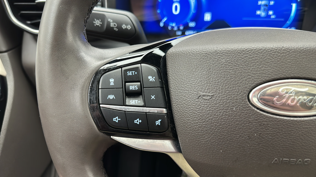 Used 2023 Ford Explorer Platinum w/ Technology Package AWD/4WD image 19