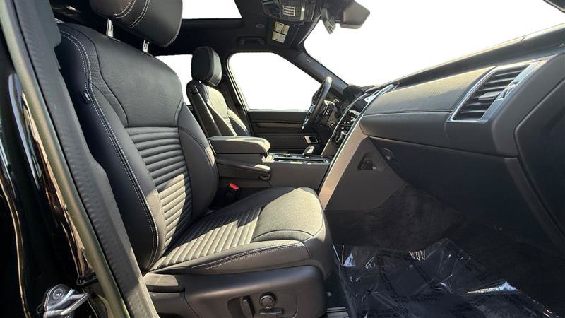 Used 2023 Land Rover Discovery S R-Dynamic AWD/4WD image 17