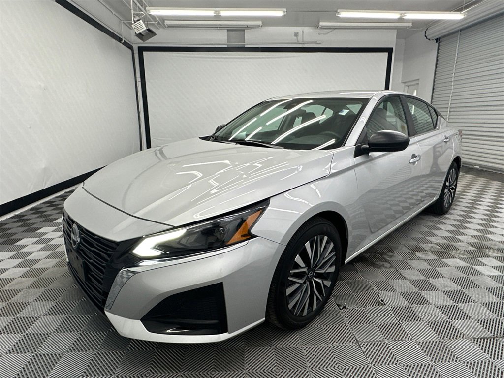 Used 2024 Nissan Altima 2.5 SV